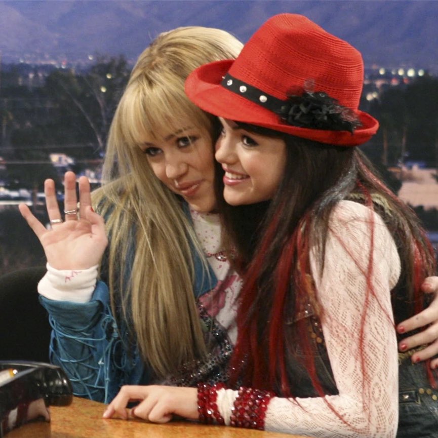 PopCrave's tweet photo. Selena Gomez is set to make a cameo in the ‘Hannah Montana’ 20th anniversary special. https://t.co/BEEa3XyDzE