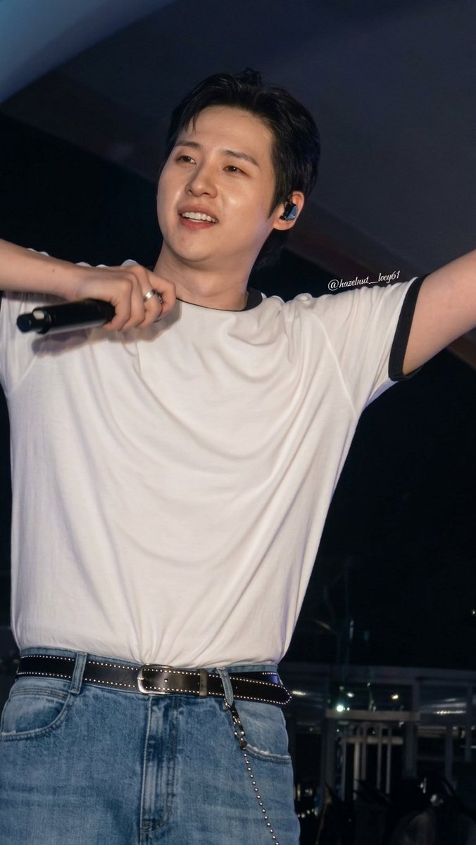 hazelnut_loey61's tweet photo. eto pa pang wallpaper 🫠🙈

#B1A4InManila #BUZZFESTPH #cnu @_B1A4OFFICIAL #B1A4 https://t.co/Z0xEzK88Fb