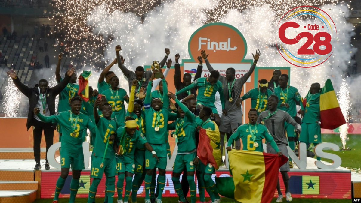 Frerelelo's tweet photo. Maroc 🇲🇦 champion d’Afrique mais il a honte de poster avec leur trophée 🏆 😂 

Vive champion d’Afrique vive #Senegal 🇸🇳🇨🇩❤️ https://t.co/MQFN95RNzP