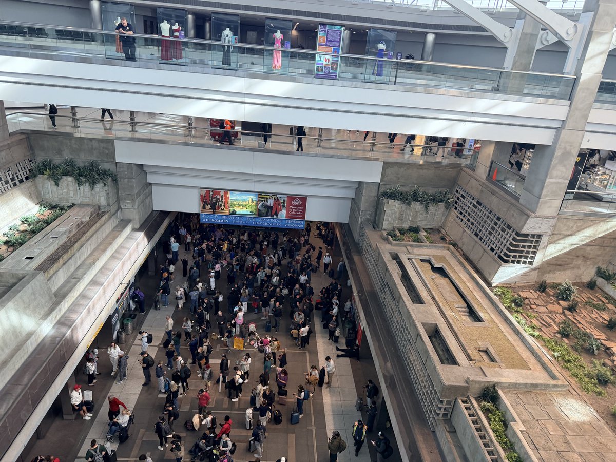 PeopleOptional's tweet photo. @KDVR @KDVR Concourse C is zero fun right now. https://t.co/zWKqdpJ5ca