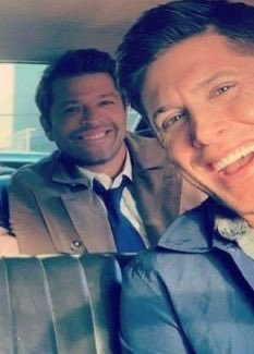 mina is thinking about destiel 🪽 tweet media