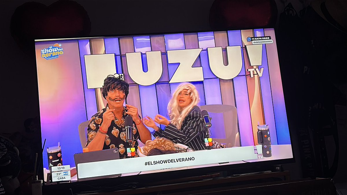 vickyerki's tweet photo. No quiero ser buchona pero esto también lo hizo #patriayfamilia jajajajajajjaja #elshowdelverano LOS AMOOOO!!!!! https://t.co/rg3ts6b6WZ