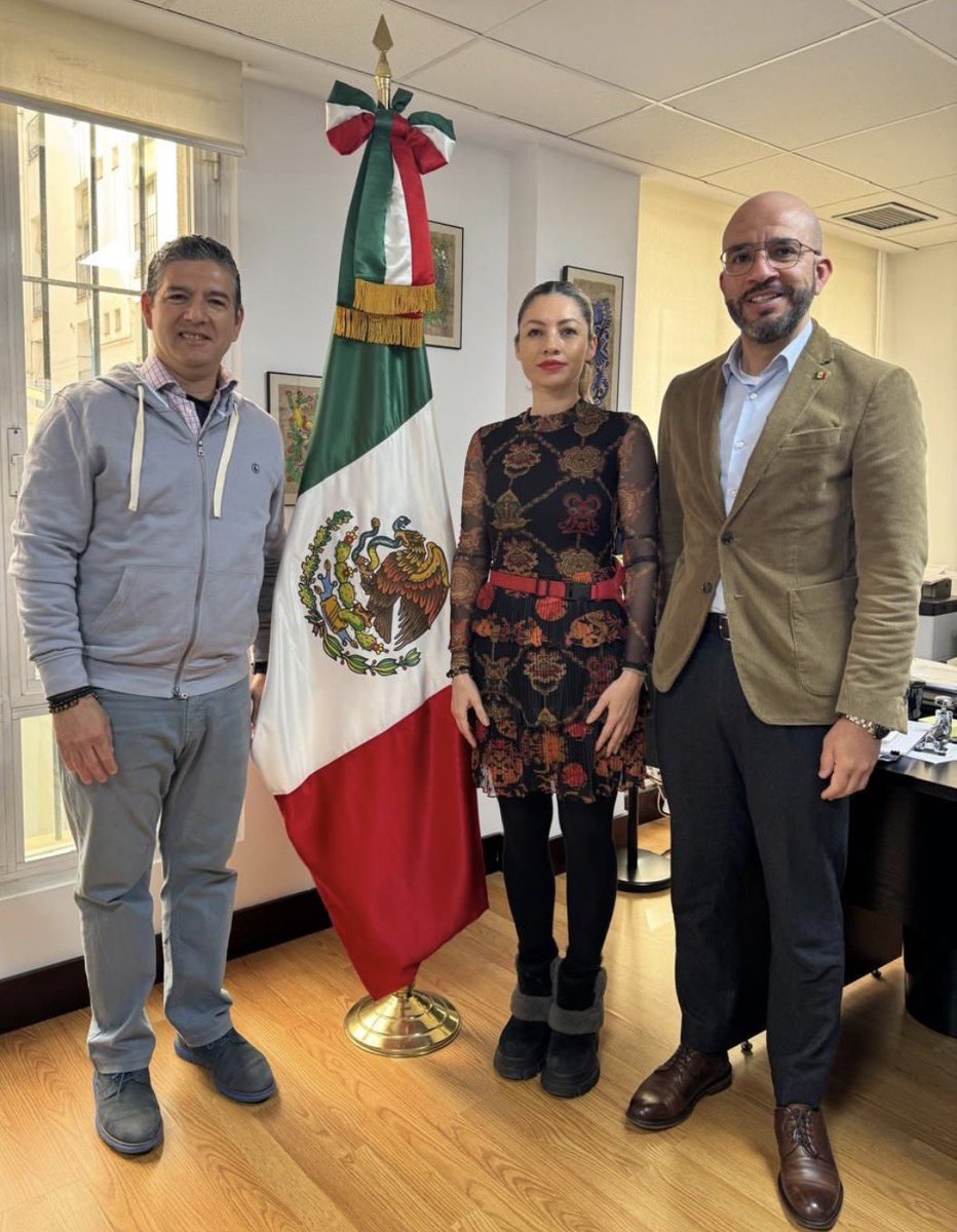 MaribelEscucha's tweet photo. Esta mañana fue un gusto saludar al Cónsul de México en España, Heenry Valdivia  en una reunión muy constructiva.

Altedor de 100 mil mexicanas y mexicanos en España reflejan el fortalecimiento de nuestros lazos entre México y España. @EmbaMexEsp  @SRE_mx @fberlinvaz https://t.co/VEkomOg9YL