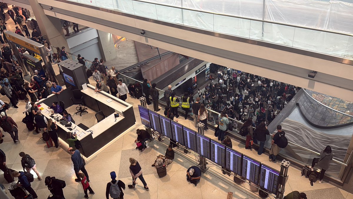 chyldburg's tweet photo. Denver Intl lost power momentarily, several times. Trains will not come back on line, no WiFi, spotty cell https://t.co/FQ2r6IT10p