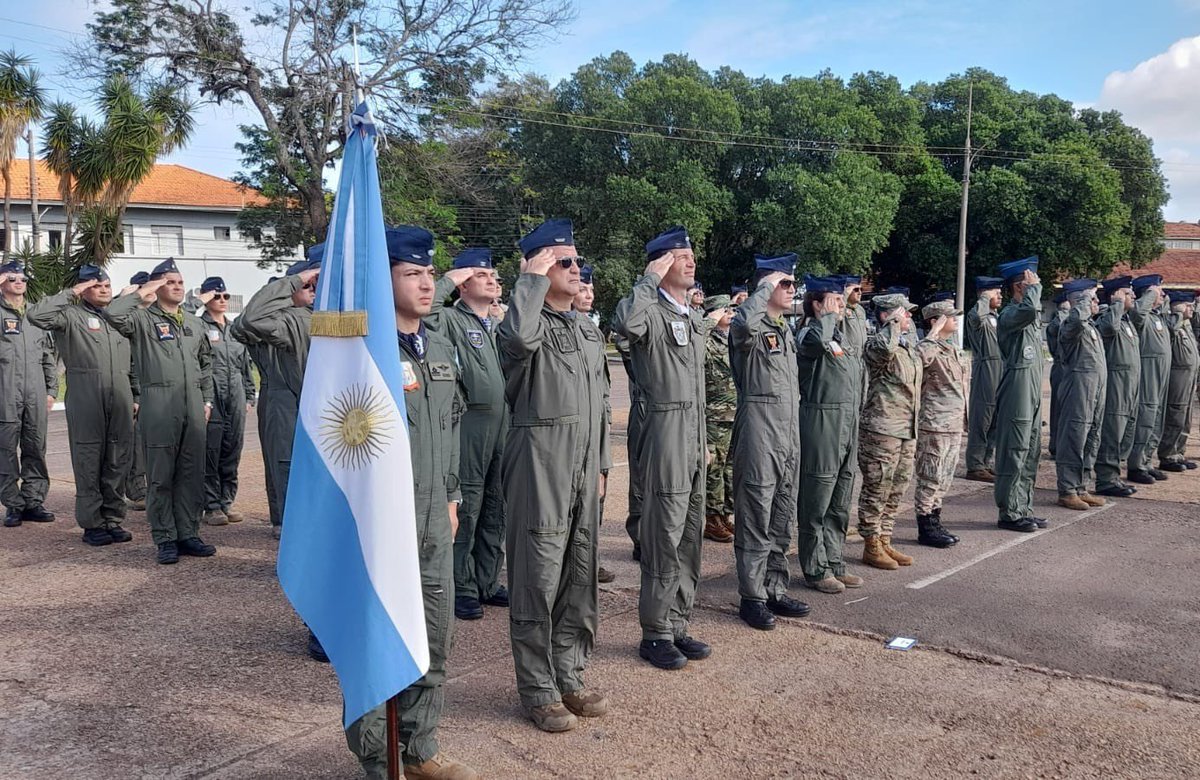 Ministerio de Defensa tweet media