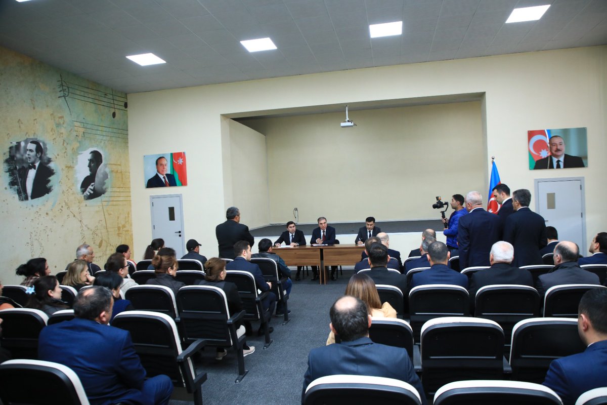 Niyazi Bayramov 37 nömrəli tam orta məktəbdə vətəndaşlarla qəbul keçirib

Daha ətraflı:
shorturl.at/YJdZA