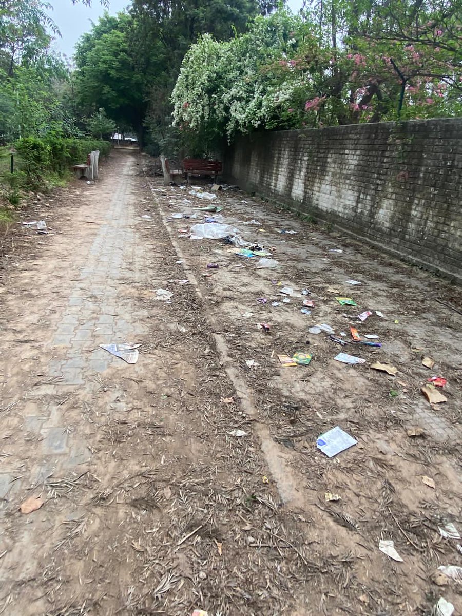 pbarot07's tweet photo. Adding more pictures! Hearbreaking to see this park in such condition! 

#zerocivicsense too! https://t.co/Fq2hBSlCJ6