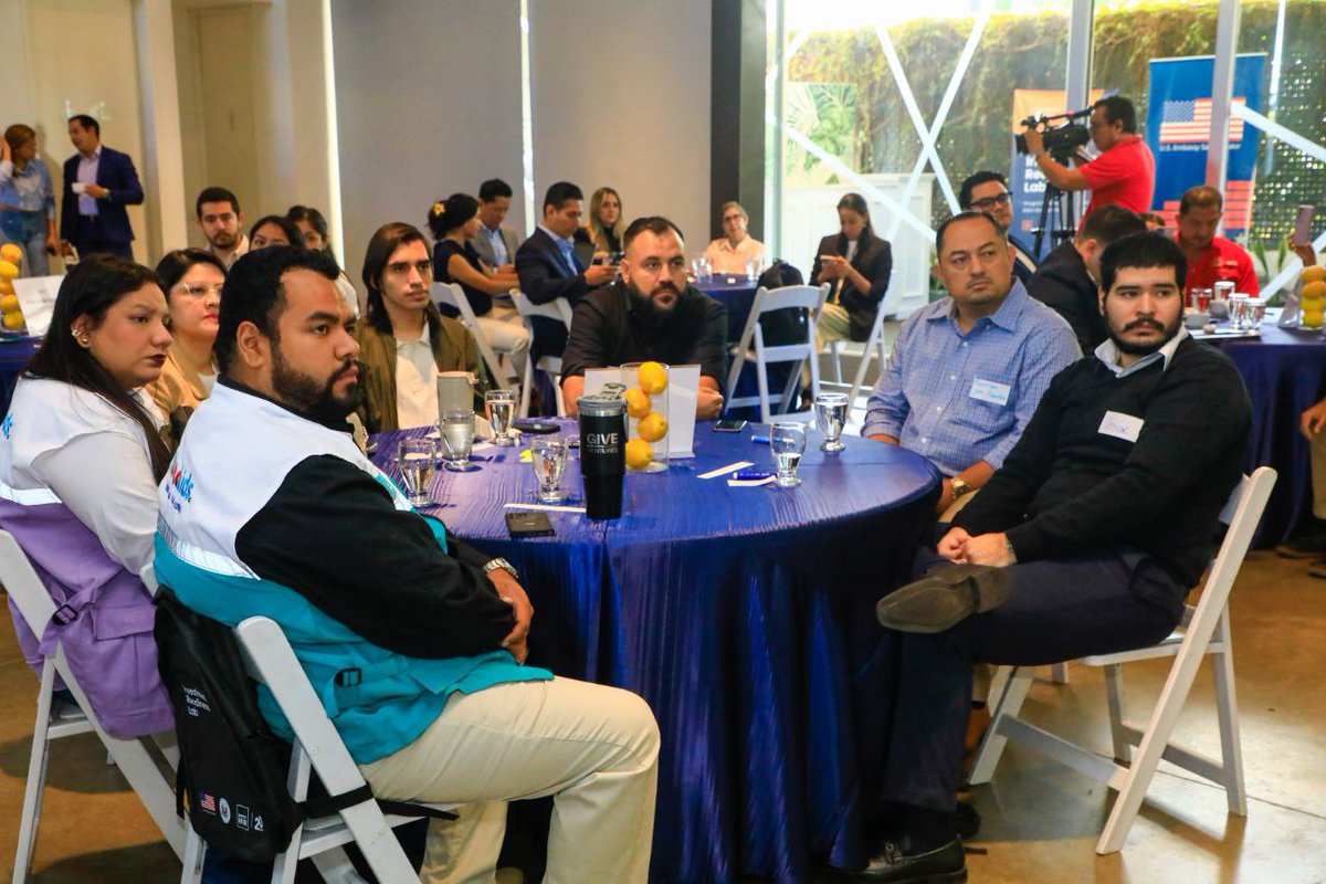 elsalvador's tweet photo. #DeDinero | Este miércoles se desarrolla el foro de Investment Readiness Lab, como parte del programa de Fortalecimiento de Startups de alto impacto. 

📸Guillermo Martínez/#DiarioElSalvador https://t.co/g5RdcCISz2