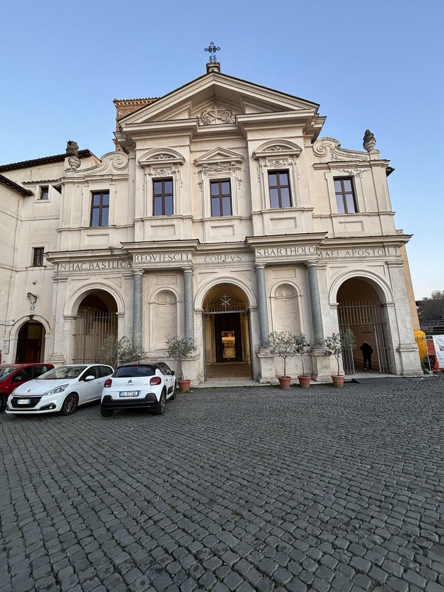 ArkadyRzegocki's tweet photo. Rome hides many Polish traces 🇵🇱🇮🇹 On Tiber Island, the Church of St. Bartholomew holds relics of St. Adalbert and other Polish saints. It also preserves memories and relics of 20th-century martyrs who resisted Nazi and communist totalitarian regimes.
#Polonica #OpenDiplomacy https://t.co/xPfwz6Ee8h