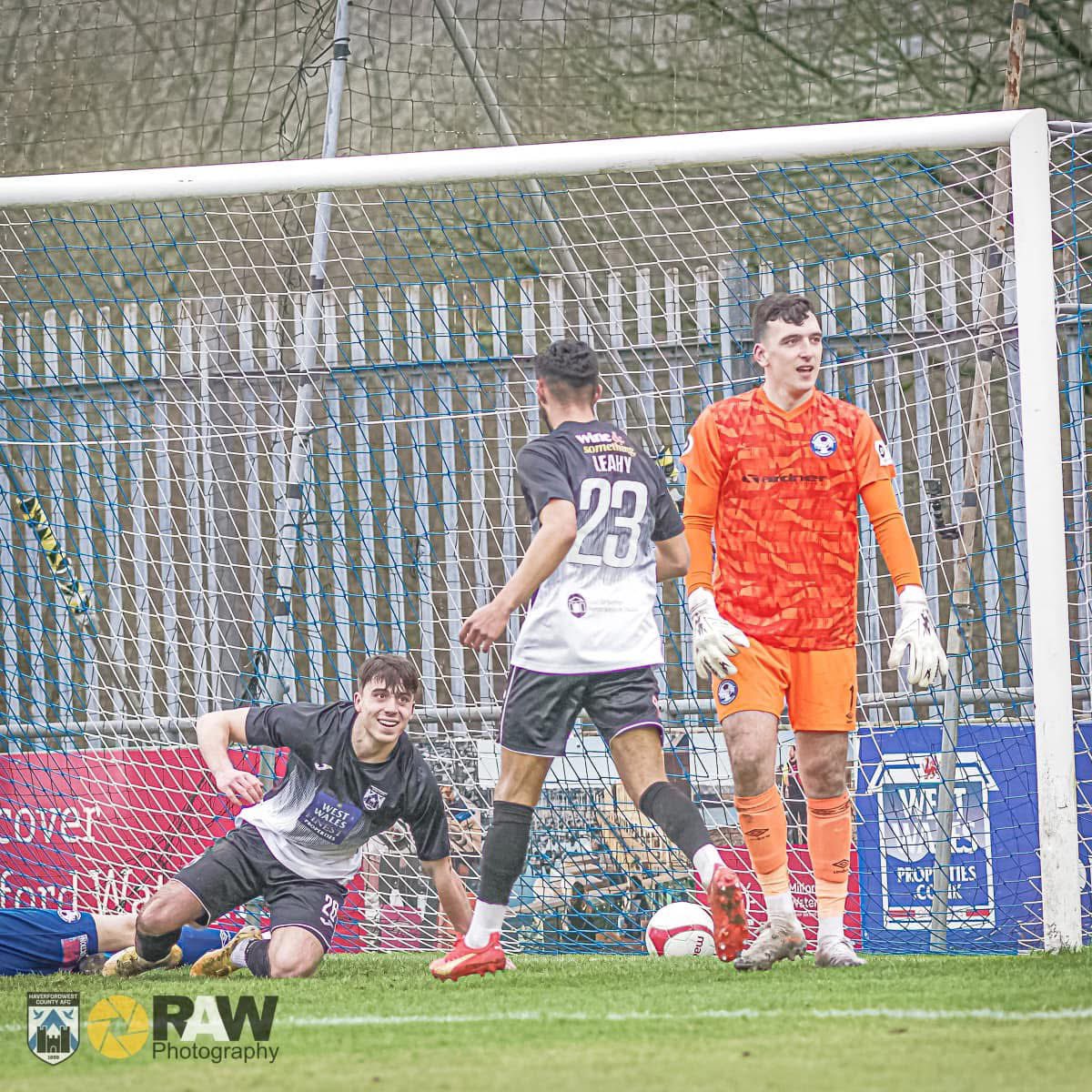 HaverfordwestFC's tweet photo. Dan celebrated his Haverfordwest County debut with a goal in a 4-0 victory over Airbus UK Broughton at the Ogi Bridge Meadow 3️⃣ years ago today! 🗓️ https://t.co/phJEH4fCsd