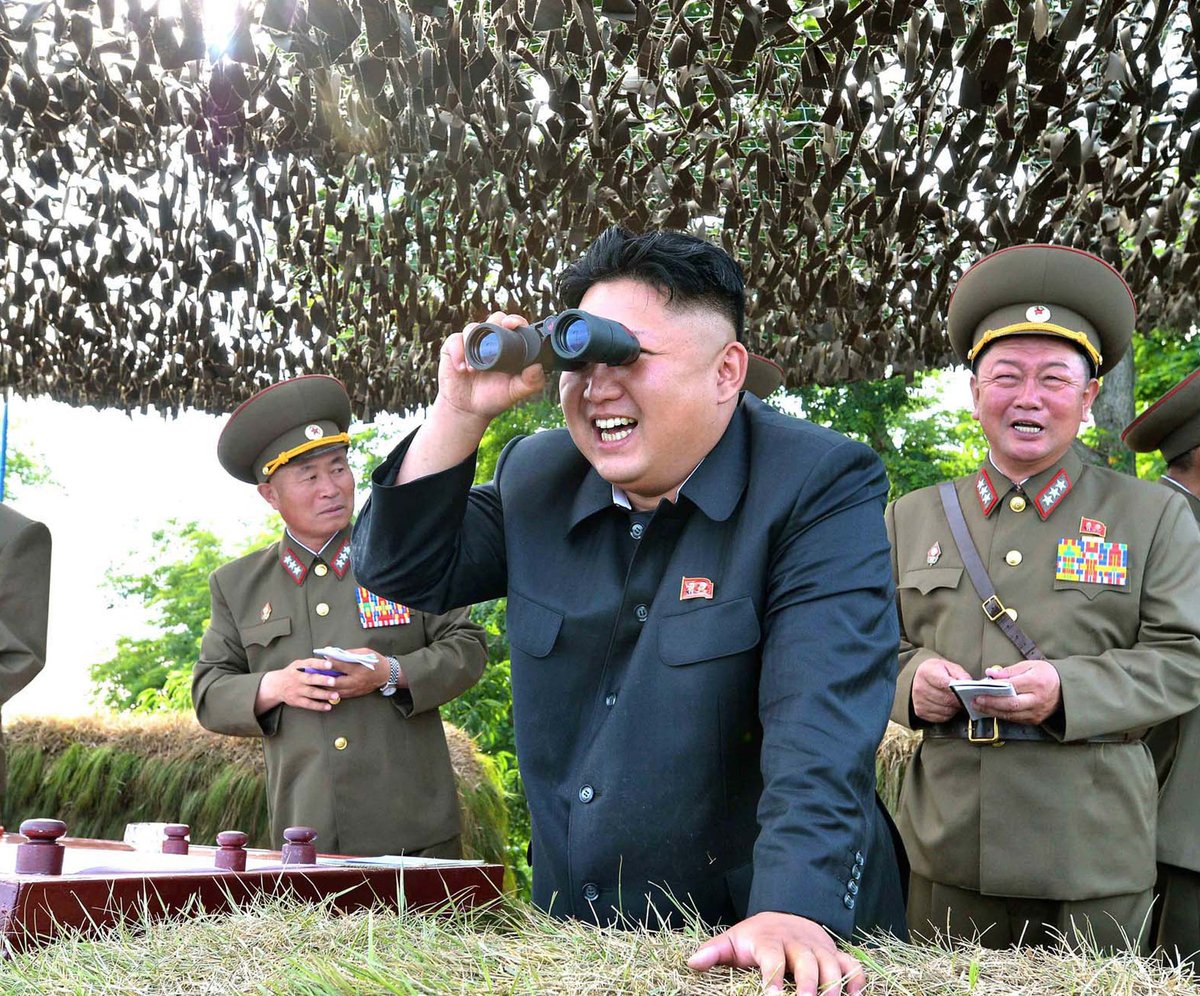 "Le futur porte-avions en France ce nommera le #FranceLibre, vous manquez de femmes et d'hommes célèbres pour donner un nom aussi nul ?!" 🇰🇵