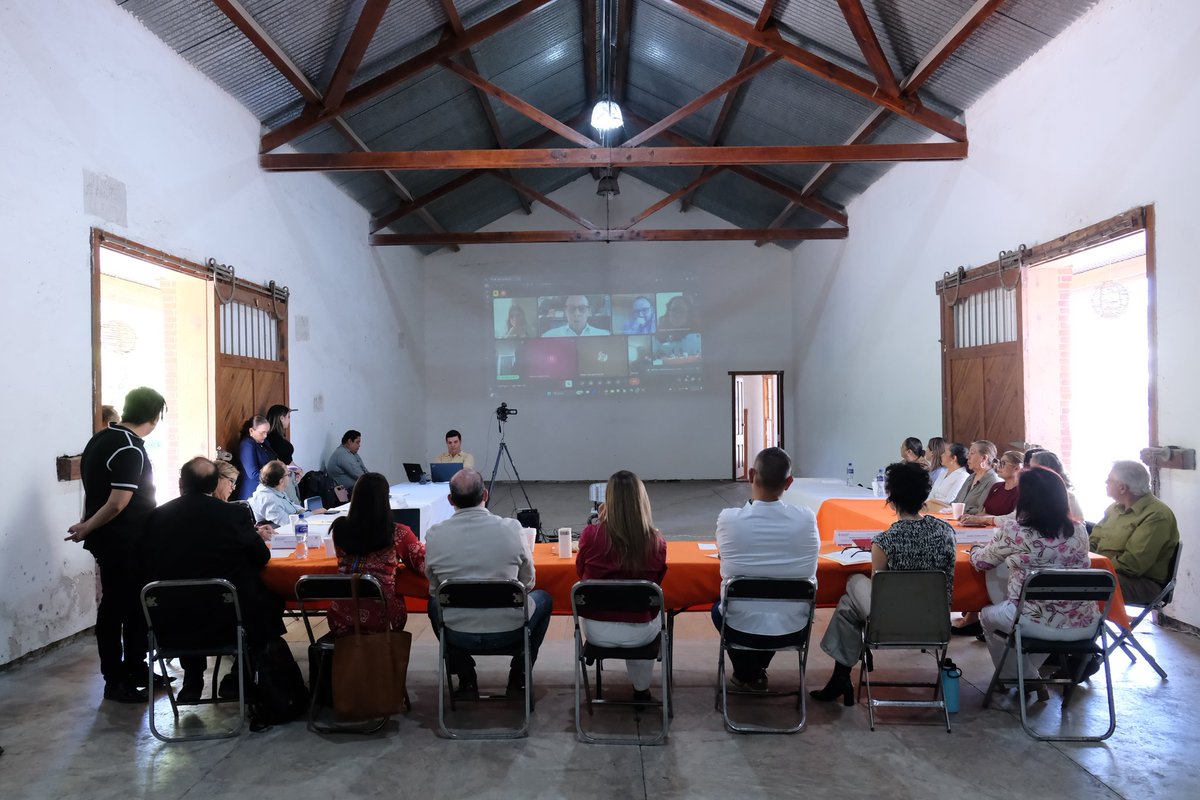 participajal's tweet photo. Durante nuestra visita al municipio de #AhualulcodeMercado, llevamos a cabo la segunda sesión extraordinaria del Consejo de Participación Ciudadana y Popular para la Gobernanza de Jalisco.

🎥⭕ https://t.co/3o5PkoIcQA https://t.co/K75aMx2erp