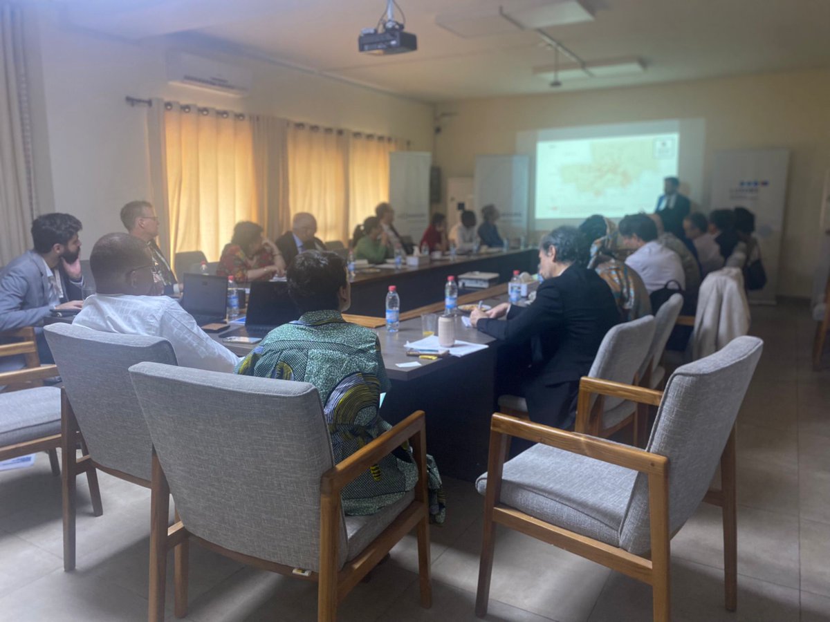 LUinCotonou's tweet photo. 🇱🇺 Heureux d’accueillir à l’Ambassade le lancement du nouveau rapport de l’@ICG_Sahel Un moment d’échanges essentiels sur les dynamiques régionales, la paix et la prévention des conflits. Engagement renouvelé pour la stabilité et le dialogue. #CrisisGroup https://t.co/mrtVT7GMlq