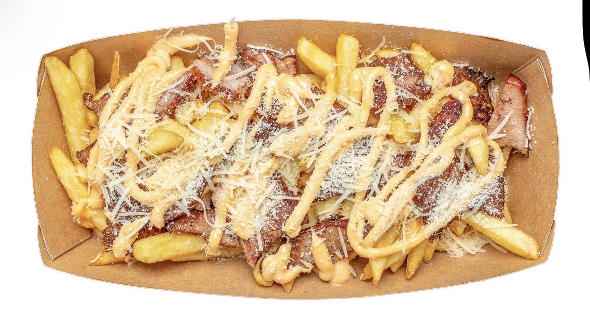 Trojler's tweet photo. I hate when they serve a plate like this without a fork like bitch how the hell am I suppose to eat this shit ???? https://t.co/eEyhGQX0sT