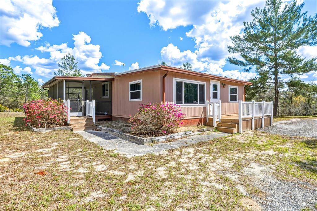 blaketake's tweet image. Country paradise on 2.64 acres in Dunnellon 🌿🏡 Double wide, 2-car garage/workshop &amp;amp; sheds 🔧 Open floor plan, newer floors &amp;amp; windows ✨ HVAC 2025, wood-burning fireplace 🔥 Room for stables, kennels or your dream setup 🐴🐾 Close to shopping &amp;amp; Gulf boating 🚤 #FloridaLiving