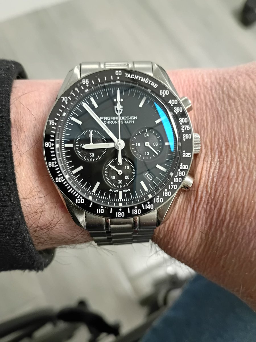 Happy Tuesday from Central FL. Day two of the work week, so, I'm rocking my Pagani Design Speed Master homage.  This is one of my purchases last year and I love the bracelet it comes on. #BearCaveApproved