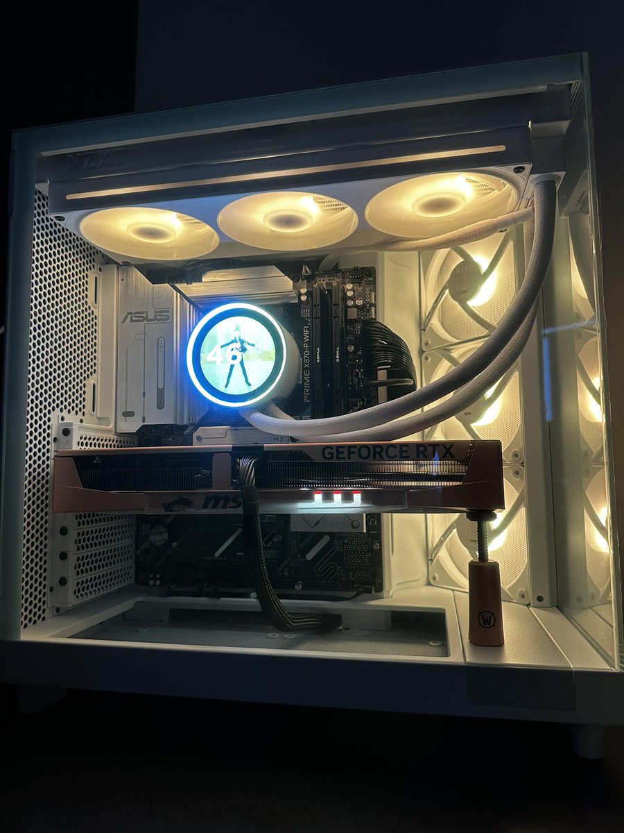 jyouxd's tweet photo. no better feeling than new pc :D https://t.co/MqpKNC03Rs