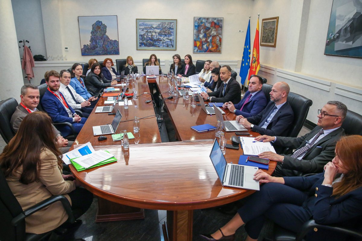 Centralnabanka's tweet photo. 🇲🇪 #CBCG Advances Supervisory Alignment with 🇪🇺 Standards

Within the framework of the #CBCG #NeedsAssessment project, representatives of @DNB_NL  🇳🇱 and @NBB_BNB_FR  🇧🇪, specialised in banking supervision, are visiting #CBCG 🇲🇪 to provide expert support for the alignment of the Central Bank of Montenegro with #ESCB and Eurosystem standards.

The expert mission has addressed key supervisory issues, as well as topics relevant to the further development of the supervisory framework, in line with European standards.

Particular emphasis is placed on the exchange of experience and best practices related to the Supervisory Review and Evaluation Process (SREP), alongside support for the implementation of early intervention measures and recovery planning, with a view to further strengthening supervisory capacity and safeguarding the integrity of the 🇲🇪 banking sector.

The #CBCG #NeedsAssessment project is jointly implemented by De Nederlandsche Bank (DNB) and National Bank of Belgium (NBB). Its second phase is being carried out under the
“Programme for Strengthening the Central Bank Capacities in the Western Balkans with a View to Integration into the European System of Central Banks”. The programme is coordinated by Deutsche Bundesbank 🇩🇪, with financial support from the 🇪🇺.

#25YearsCBCG #NeedsAssessment #EUintegration #Eurosystem #CentralBanking #BankingSupervision #FinancialStability #WesternBalkans #ESCB #Eurosystem