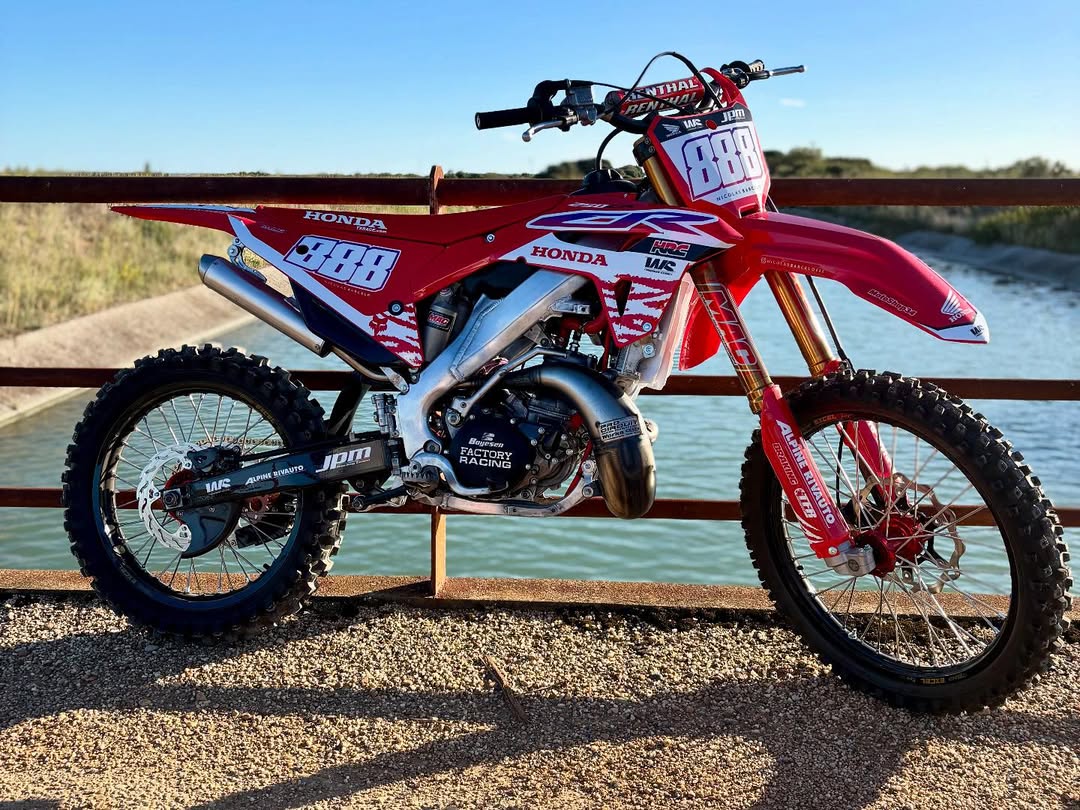 txrace's tweet image. Nicolas Barcelo - TX RACE™ Restyle Kit® 🔥🔥 for Honda 🏁🏆 #txrace #txracekit #restyle #restyling #conversion #honda #hondanation #cr #crf #twostroketuesday #mx #motocross. More info at txrace dot com