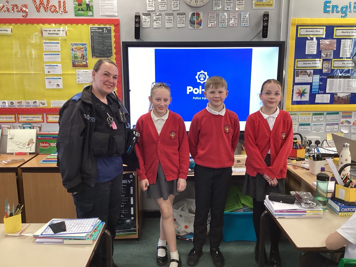 HorwichParishCE's tweet photo. Year 6 welcomed a Police Officer today to discuss knife crime and how to keep safe #HPY6 https://t.co/WPK0W45PyN