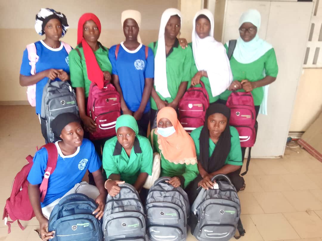 shinetolead_'s tweet photo. Shine to Lead, avec le soutien de la Fondation OCP, poursuit sa mission pour l’éducation des filles. Des kits scolaires ont été remis dans plusieurs lycées pour améliorer les conditions d’apprentissage, encourager le potentiel des filles et inspirer leur réussite.
#ShinetoLead https://t.co/9CO11mWV98