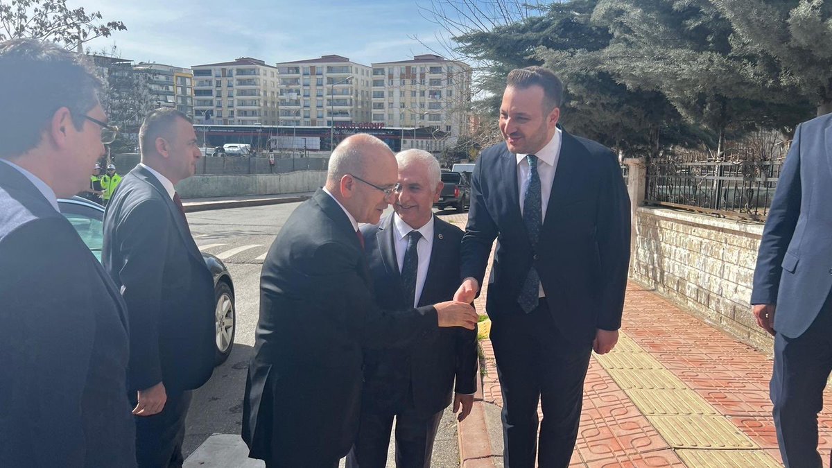 📍AK Parti Siirt İl Başkanlığı
Hazine ve Maliye Bakanımız Sn. <a href="/memetsimsek/">Mehmet Simsek</a> 
Bakan Yardımcımız Sn.Zekeriya Kaya
Siirt Milletvekilimiz Sn. <a href="/mervangul56/">Mervan Gül</a> 
Batman Milletvekilimiz Sn. <a href="/fnasiroglu/">Ferhat NASIROĞLU</a> 
AK Parti Siirt İl Başkanımız Sn. <a href="/AvCanerOzturan/">Av. Bahri Caner ÖZTURAN</a>
 Ve teşkilatımızı ziyaret ettiler .