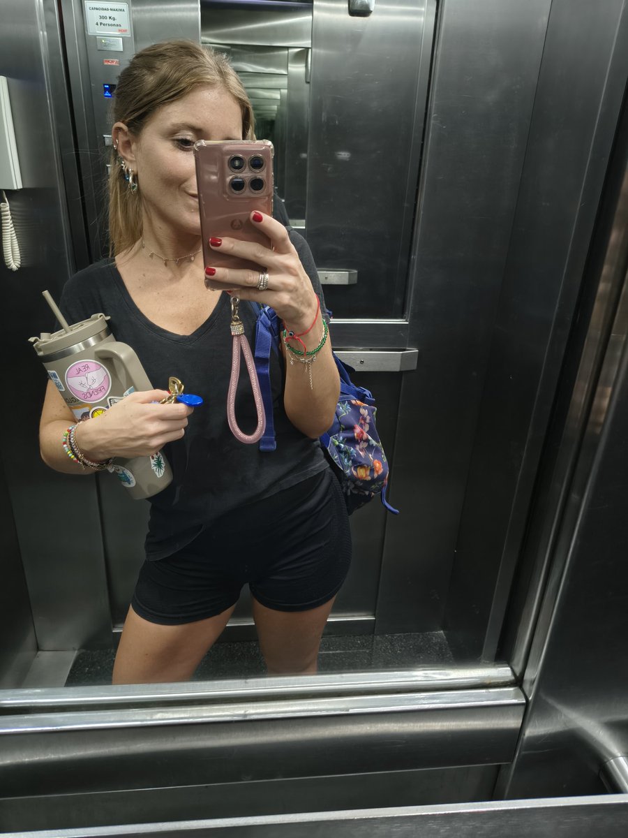 piliferreyraq's tweet photo. Hace un mes empecé un plan , dónde cambie la forma de entrenar y la alimentación. Fue la mejor inversión que hice en mi 🌈❤️ https://t.co/fvu4Sg29kN
