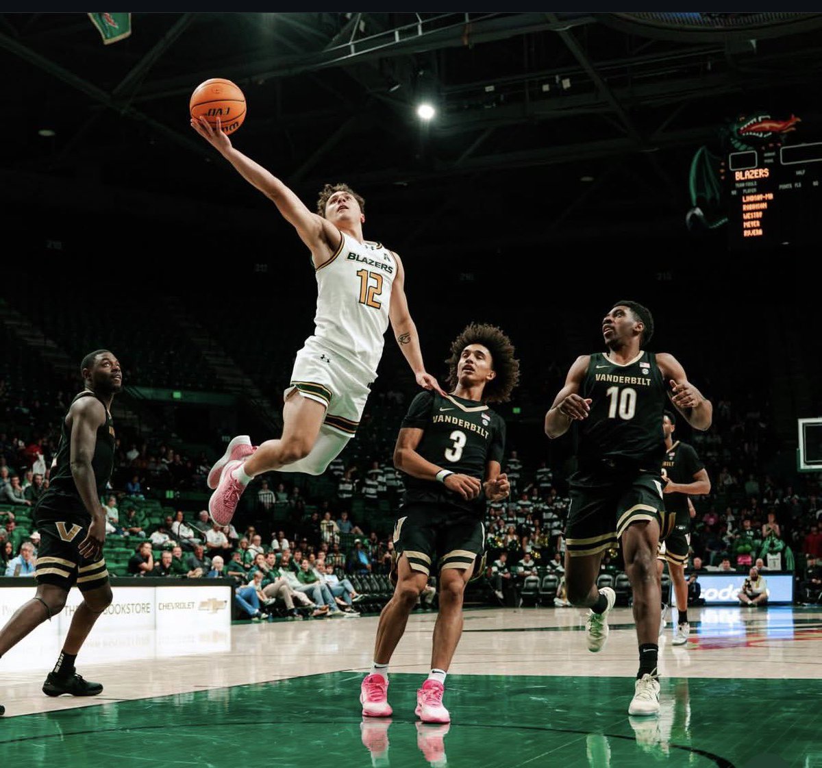 tobias_bass's tweet photo. NEWS: UAB guard Jacob Meyer plans to enter the transfer portal , his agent @DanielPoneman of @WEAVE tells @TheAthleticCBB   He averaged 12.4 Points, 3.8 rebounds and 1.1 assists per game https://t.co/5ovvffQeXH