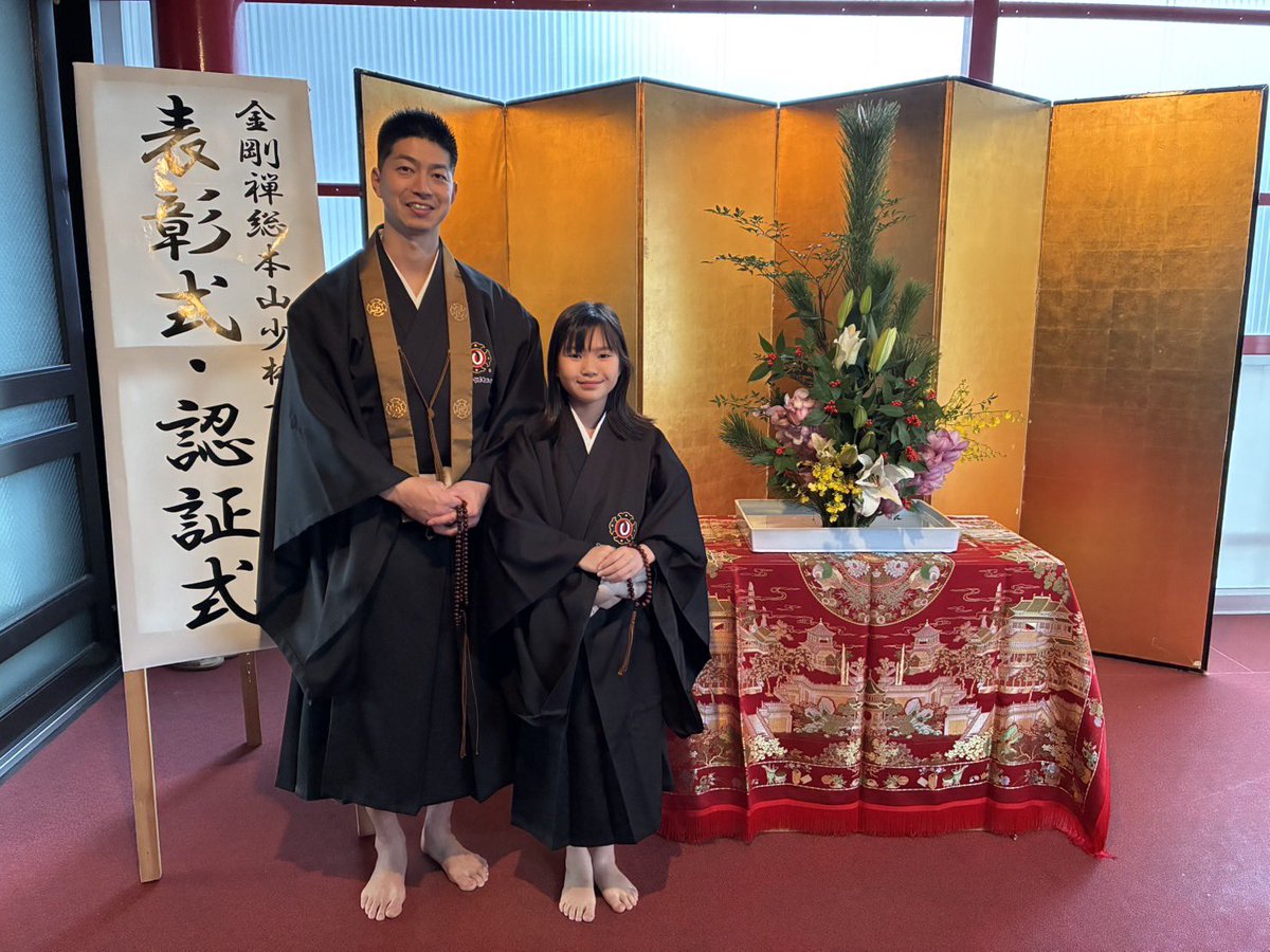 ZT1FoeTimP70992's tweet photo. みなさんこんにちは🌸
本日は川本達也監督のご紹介です
監督は自身の道院を運営しつつ、当部の監督をされています😎
日頃は市民の安全を守る警察官👮
プライベートでは家族想いな良き父親であり、少林寺拳法の達人でもあります😆
得意技は膝蹴りです😳
#久留米大学
#春から久留米大学
#少林寺拳法 https://t.co/36SsTf4k4L