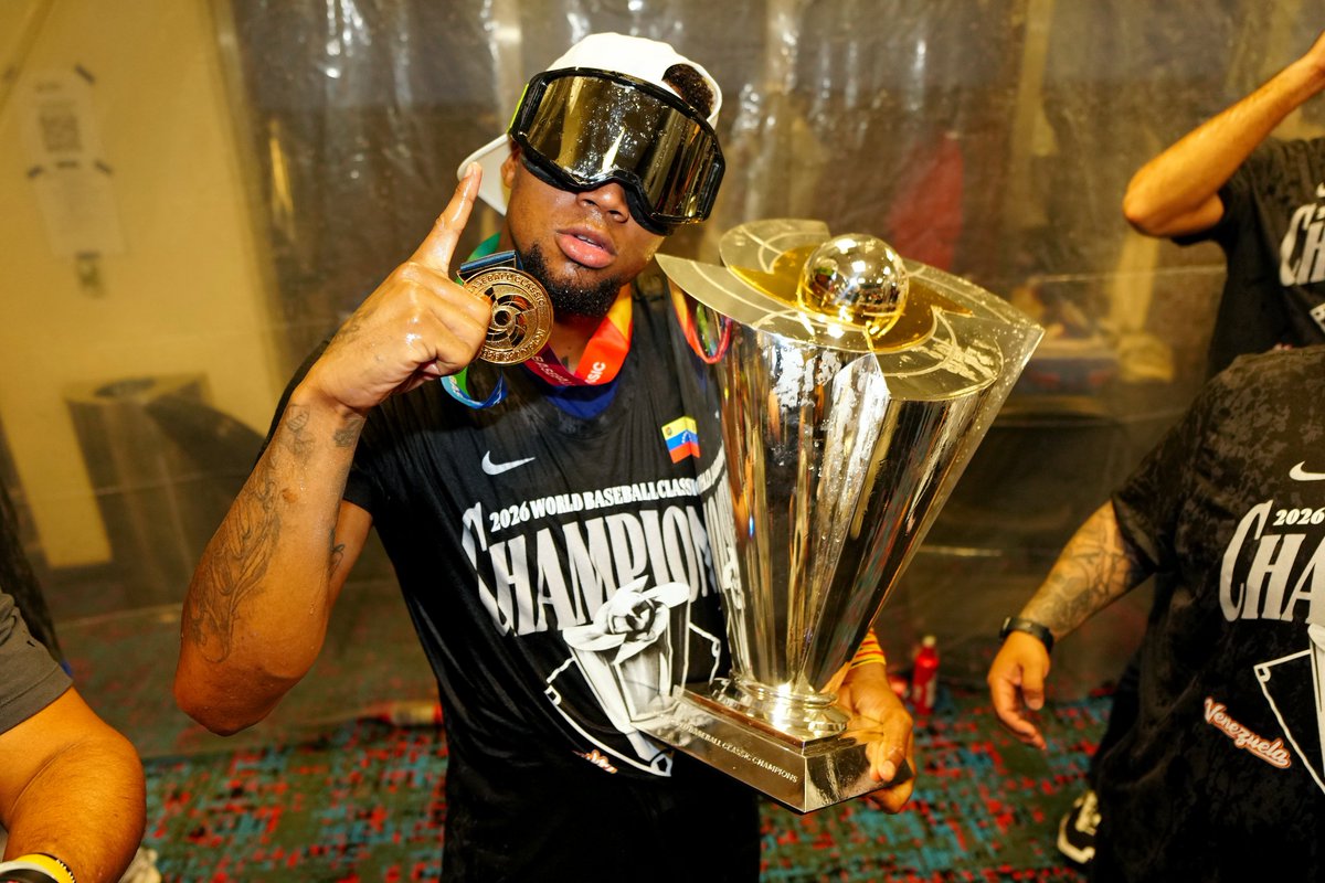 FOX Sports: MLB tweet media