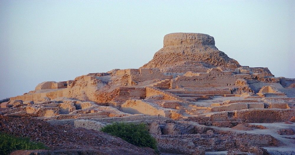 saiyahtravels's tweet photo. Uncover the ancient wonders of Mohenjo-daro! Explore the Indus Valley, step into history, and plan your adventure today. 

Full guide here: https://t.co/UNhrQc9YSa
📞 +92‑0335‑5101659 | ✉️ tours@saiyah.com.pk

#MohenjoDaro #PakistanTravel #AdventureTravel #History #SaiyahTravels https://t.co/Gqh5UdNLAg