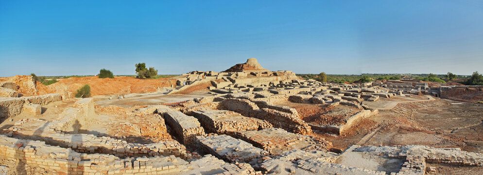 saiyahtravels's tweet photo. Uncover the ancient wonders of Mohenjo-daro! Explore the Indus Valley, step into history, and plan your adventure today. 

Full guide here: https://t.co/UNhrQc9YSa
📞 +92‑0335‑5101659 | ✉️ tours@saiyah.com.pk

#MohenjoDaro #PakistanTravel #AdventureTravel #History #SaiyahTravels https://t.co/Gqh5UdNLAg