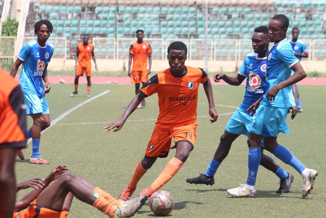 DeEcole2204's tweet photo. Nigeria🇳🇬 :
Les débuts de Ruphin #LUSUNGU à la #SUPERNINETYLEAGUE : célèbre compétition réservée aux jeunes talents, prise pour une plateforme directe pour les recruteurs locaux et internationaux.
Il a été titularisé par son équipe #StaniqueFC et son impact a été palpable. https://t.co/7ukyy0HkvU