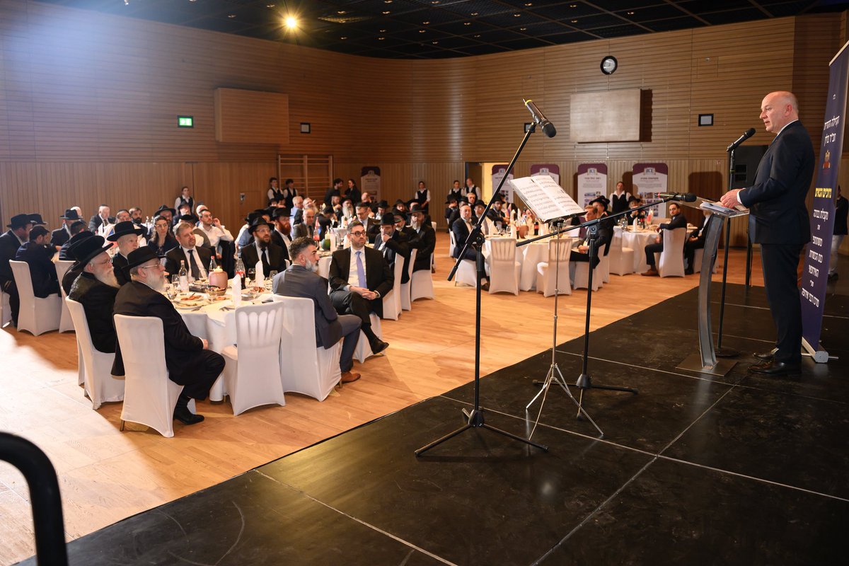 BelBotschaft's tweet photo. Vielen Dank für die Einladung zum Galadinner anlässlich des internationalen Rabbinertreffens in Berlin. Ein ausgesprochen gelungener und inspirierender Abend mit herzlichen und bereichernden Gesprächen.

📷: Jüdische Gemeinde Chabad Berlin | Mordison Fotografie https://t.co/9VIs0rA8dj