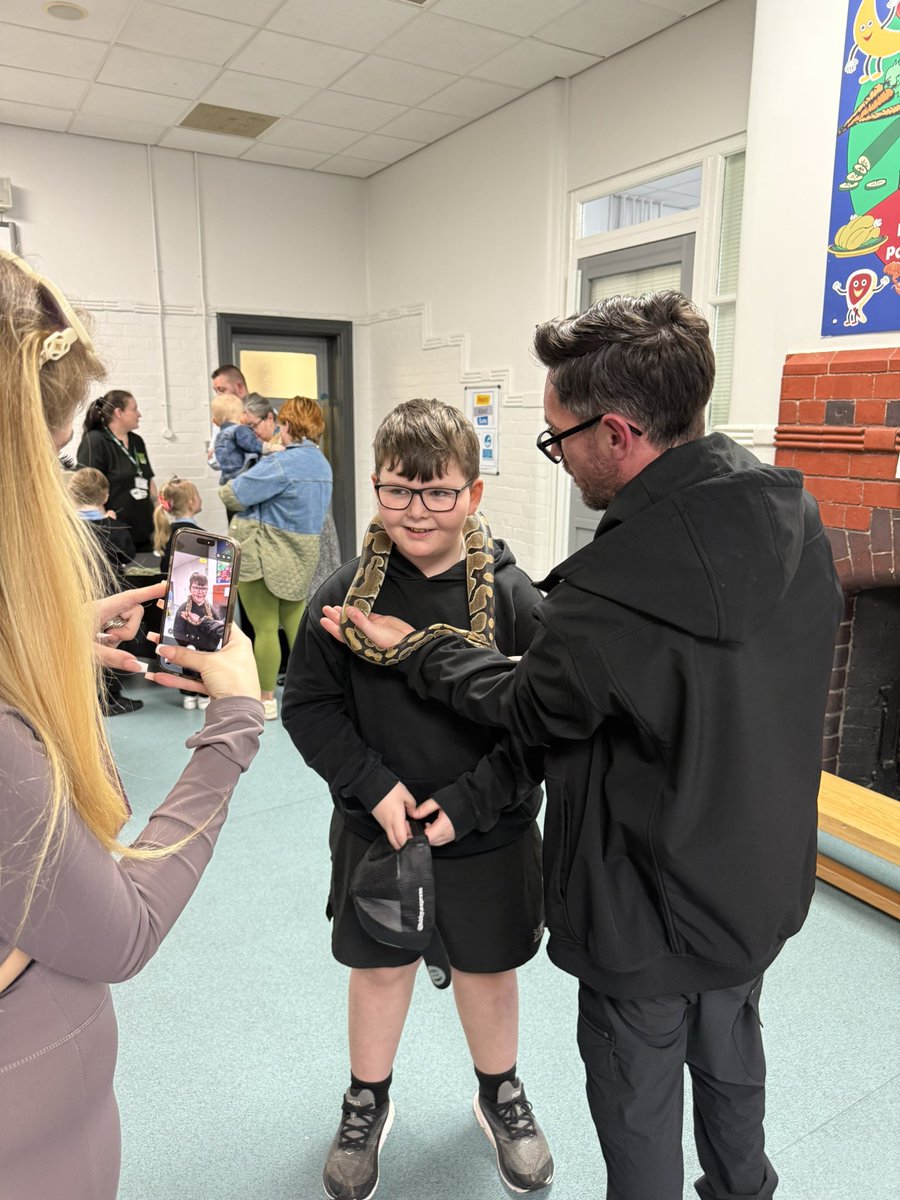 ArnotStMary's tweet photo. Animal encounters at the Science Fair! #ScienceWeek 🐍🐀🦨🕷️ https://t.co/e37qUfSPbC