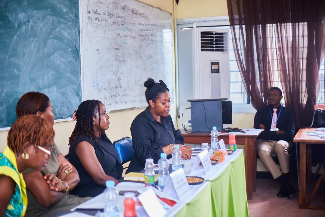alca237's tweet photo. 🎓 #FINESC2026 à l’ESSEC : "Investir n'est pas épargner." 💡
Ingrid Obouh-Fegue décrypte les marchés CEMAC aux côtés d'expertes de Deloitte & SEED Finance.
🚀 Leçon clé : L'éducation financière est l'armure du leader de demain. 💎
#Finance #BVMAC #Leadership #EssecDouala https://t.co/m1M5PvioN9