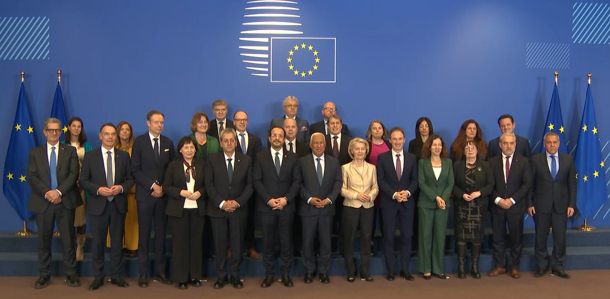 SMEunited's tweet image. “If Europe is serious about sovereignty, #security &amp;amp; prosperity, we must apply #ThinkSmallFirst. SMEs are the EU economy. When #SMEs grow, Europe grows”, said President Galli at the #TripartiteSocialSummit

▶️Read more:  smeunited.eu/news/smes-must…

#TSS
