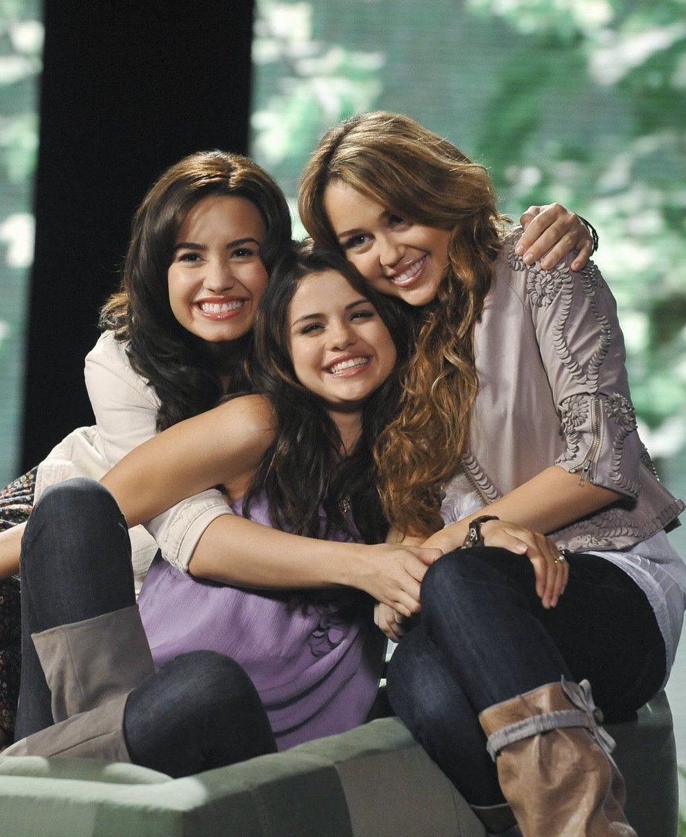 Throwbacks Crave tweet media