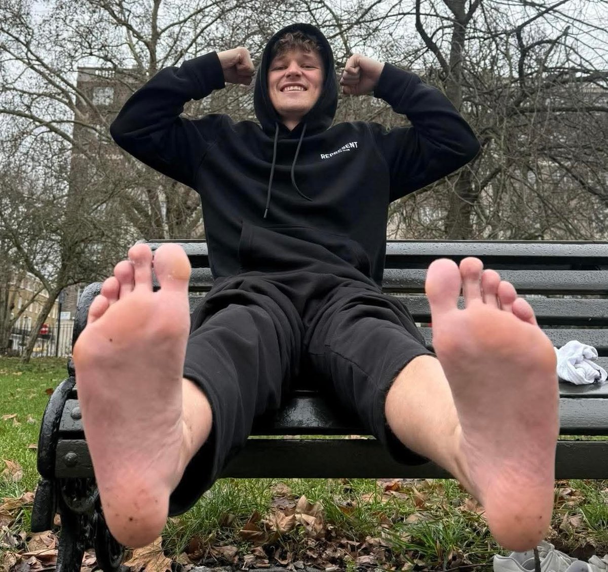 lickyafeet tweet media