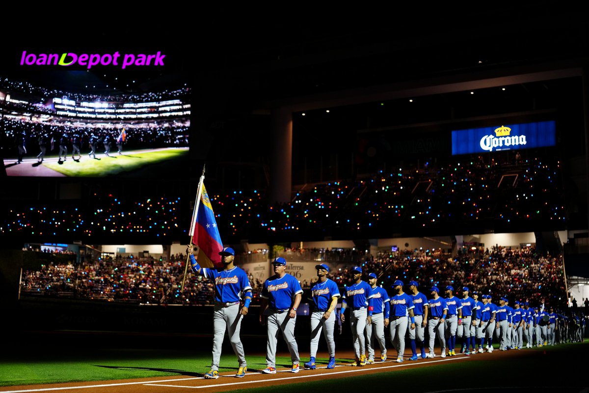 FOX Sports: MLB tweet media