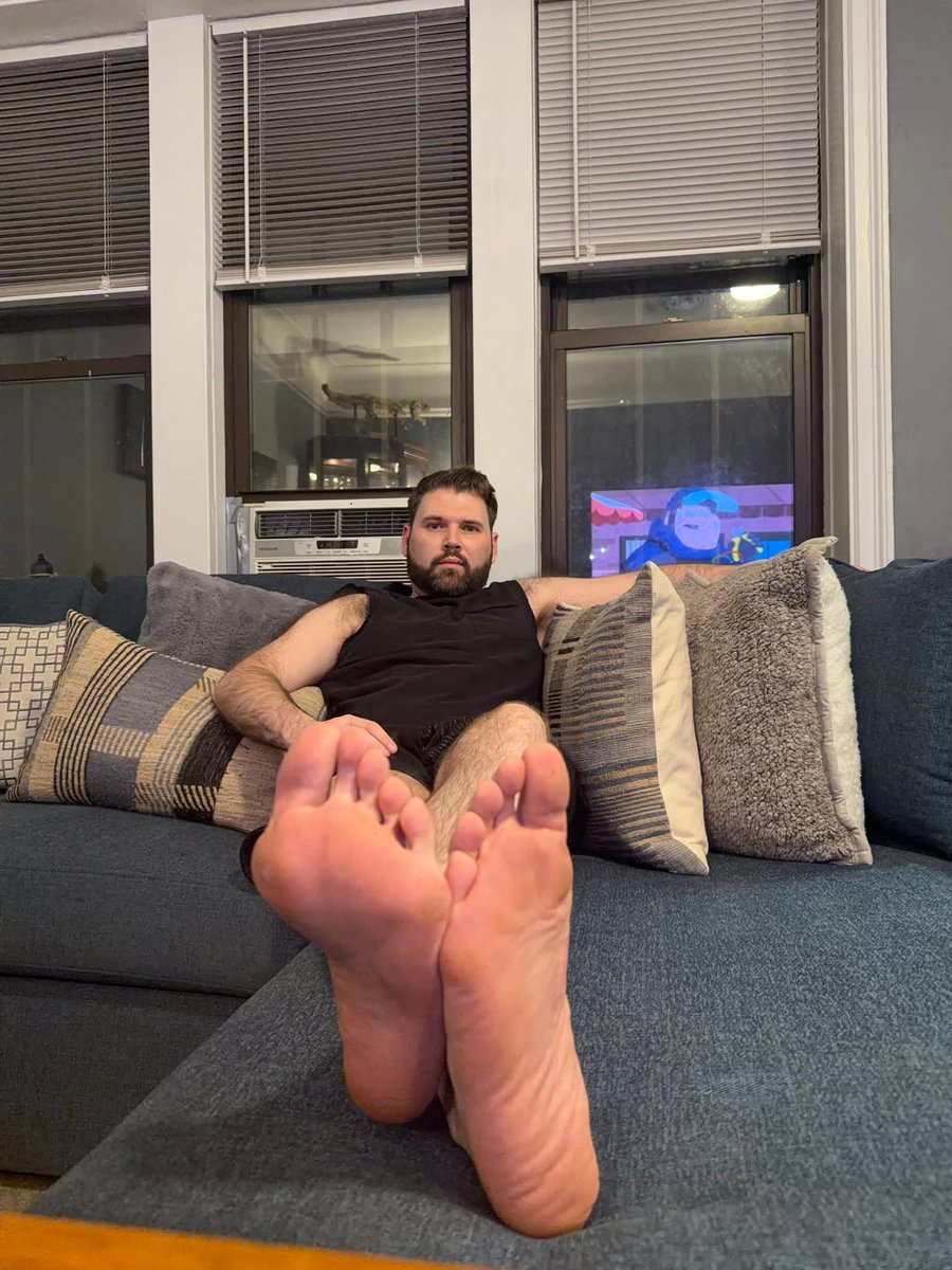 lickyafeet tweet media