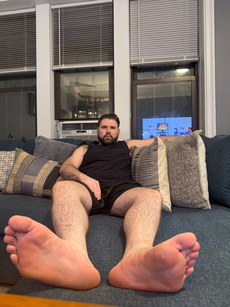 lickyafeet tweet media