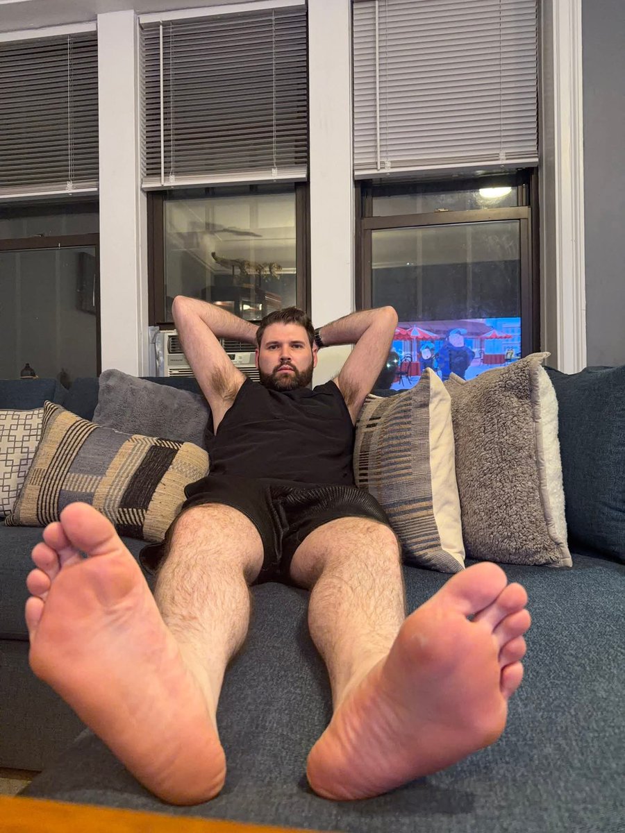 lickyafeet tweet media