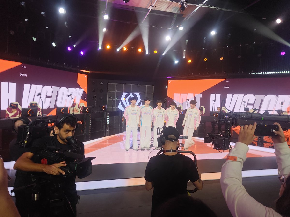 crowenox's tweet photo. First stand @LeagueOfLegends https://t.co/eHv54Wxmgu