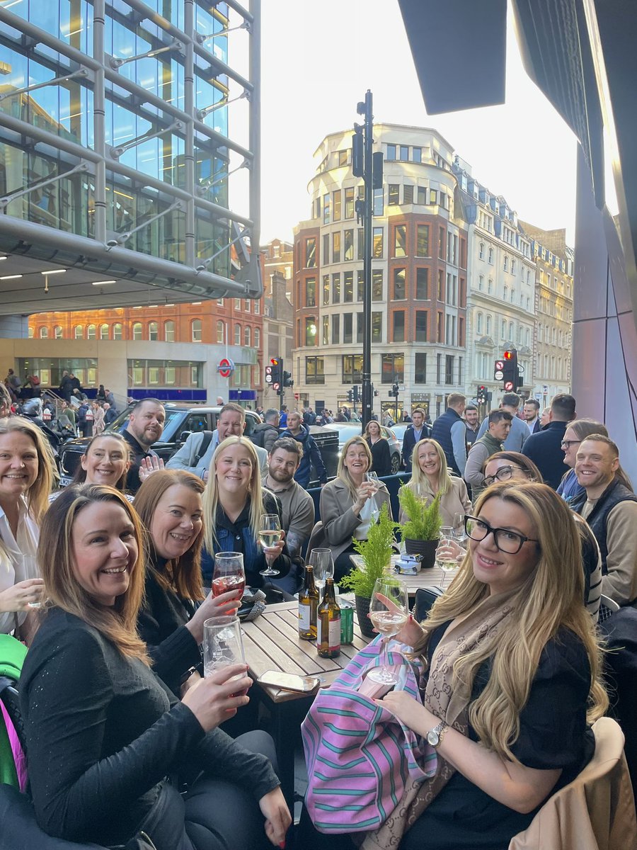 candlemakerCS's tweet photo. Sun’s out = terrace open☀️

Enjoy our outside terrace with refreshing cold pints during this beautiful weather, what’s not to love?🍻

#spring #youngspubs #afterworkdrinks https://t.co/E7IoKUDlaS
