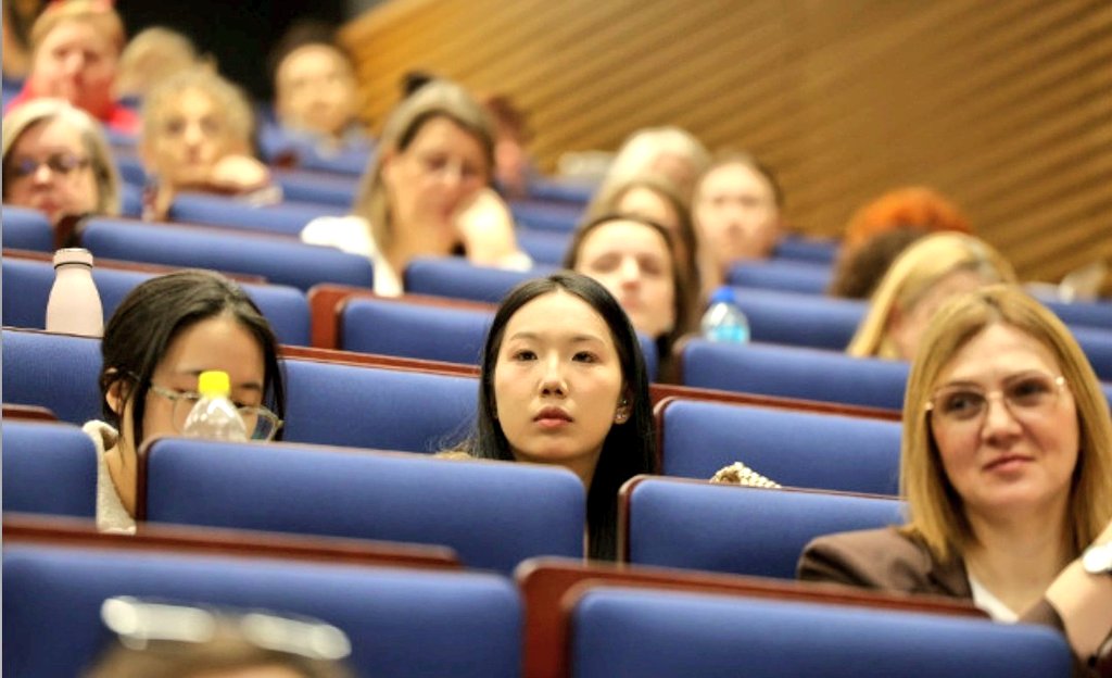 Mimo weta prezydynta RP, na Uniwerzytecie Ślōnskim we Katowicach powstŏwŏ Cyntrum Badań Ślōnskij Gŏdki. Bydzie to jednotka
badawczo-popularyzatorskŏ.
#Polska #Śląsk #Katowice
⬇️
dziennikzachodni.pl/na-uniwersytec…

<a href="/alan_jasik/">Alan Jasik (Jaschik)</a> <a href="/AnnaBlaza2/">Anna B.💛💙</a> <a href="/Polqk248/">Polqk248</a> <a href="/RafRepRzep/">Rafał Rzepka</a> <a href="/silesiasi/">𝕸𝖆𝖙𝖎 𝕽𝖆𝖙𝖘𝖈𝖍</a> <a href="/typo3job/">Piotr Burda 💙 💛 🇺🇦🇪🇺🇺🇳♻️🇲🇫🇧🇪 support🌈</a> <a href="/uczimoo/">Uczi 🇪🇺</a>