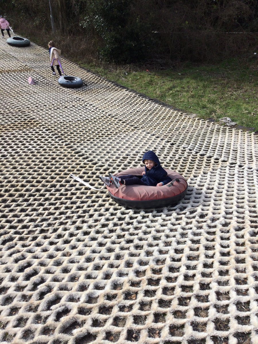 LMace354645's tweet photo. @SwingatePrimary Group 1- Orangutans have had a brilliant time down the slopes for snow tubing. 🦧 ❄️ https://t.co/0CKeAWgd5a
