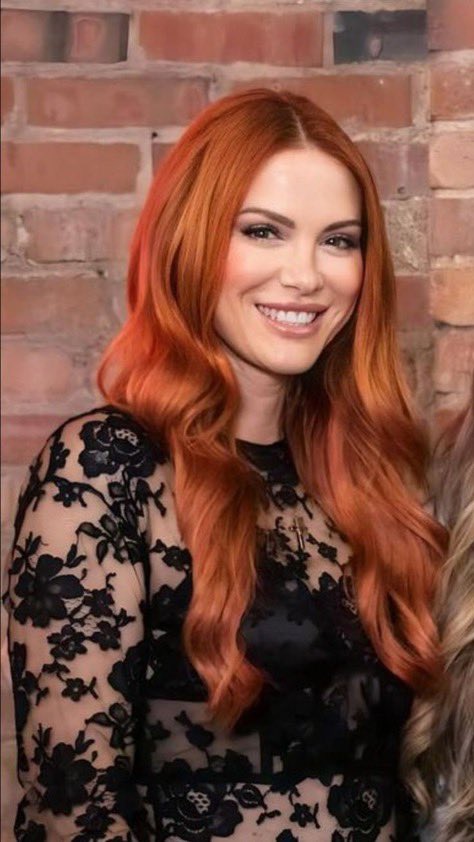 Hoje a atriz Danneel Ackles está completando 47 anos 🎂🥳