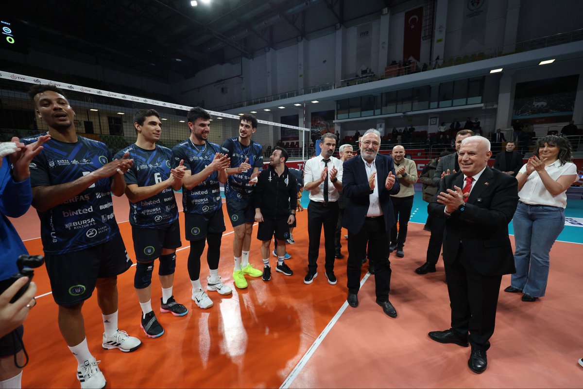 bursabbsk's tweet photo. Galibiyet bizim 💪

Bursa BBSK 3 &amp; 1 Fenerbahçe Medicana

#weareBursa https://t.co/4DZLpWFDJn