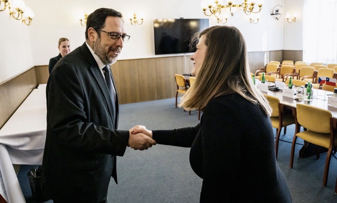 Embajada de Chile en Chequia -Velvyslanectví Chile tweet media